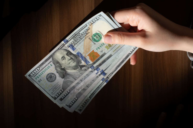 Descubre cuánto dinero puedes tener en tu cuenta bancaria sin perder tu beneficio del Seguro Social