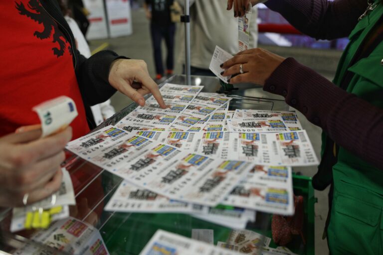 Británica pierde boleto de lotería valorado en más de 14 millones de euros tras fallo en comprobación