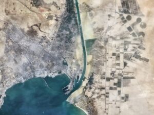 Los estrechos y canales más estratégicos del mundo desde imágenes satelitales