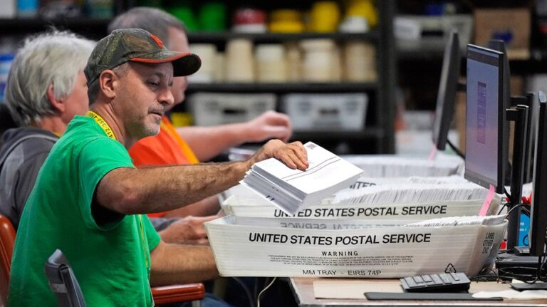 Corte federal niega orden para aplicar nuevas reglas de voto por correo en elecciones intermedias