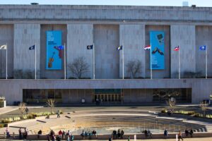 Casa Blanca acusa a liderazgo del Smithsonian de activismo radical y desconfianza