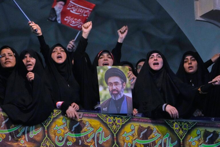 EE.UU. reimplanta bloqueo en puertos iraníes y aumenta tensiones en el estrecho de Ormuz