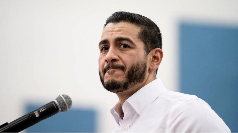 Candidato al Senado de Michigan, Abdul El-Sayed, defiende su postura sobre financiamiento policial