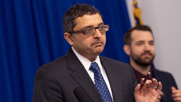 Candidato demócrata en Maine defiende su gestión ante críticas por brote de Legionella
