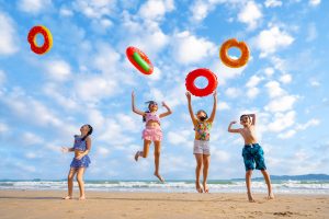 Los mejores juguetes y equipos para mantener entretenidos a los niños este verano