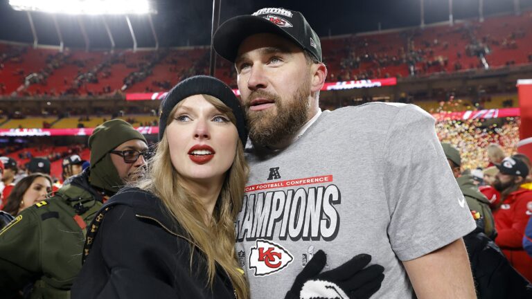 Ashley Smith, hermana de Trey Smith, captura el ramo en la boda de Taylor Swift y Travis Kelce