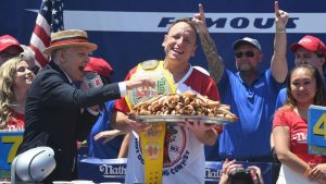 Pronóstico y apuestas para el concurso de comer hot dogs Nathan’s en Coney Island 2026