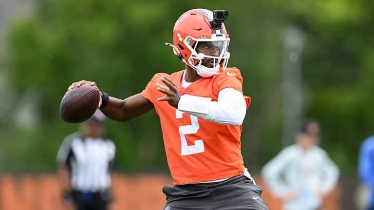 Joe Flacco critica el uso de viseras en cascos que usa Shedeur Sanders
