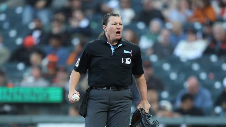La primera juez de home plate femenina de MLB enfrenta críticas por bajo rendimiento en 2026