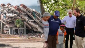 Franklin Graham visita hospital de emergencia en Venezuela tras terremoto devastador