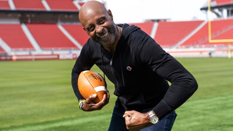 Jerry Rice confronta a un espectador durante torneo de golf en South Lake Tahoe