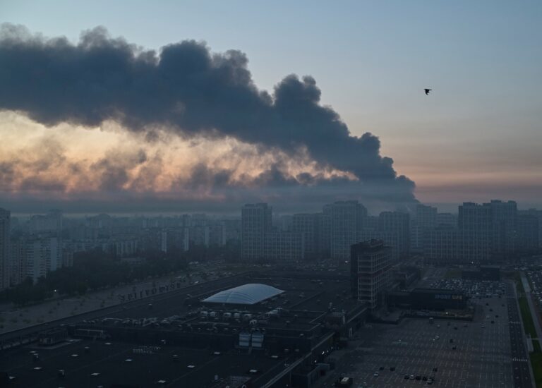 Ataque ruso deja al menos 11 muertos en Kiev en nueva escalada del conflicto en Ucrania