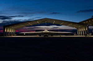 Estados Unidos confirma que el nuevo bombardero B-21 Raider será pilotado por dos tripulantes