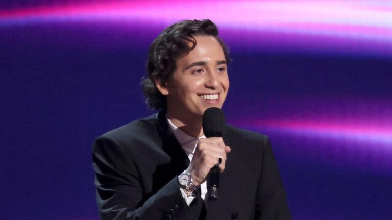 Marcello Hernández destaca en los ESPYS con bromas sobre Jake Paul, Tiger Woods y Bill Belichick