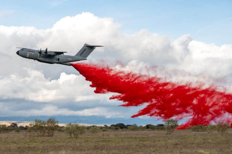 Avión militar A400M se adapta para combatir megaincendios con sistema innovador