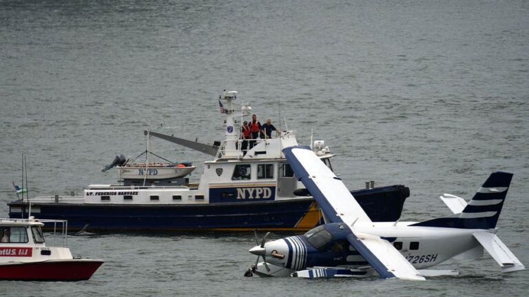 Avión anfibio realiza aterrizaje de emergencia en el East River de Nueva York