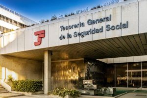 La Seguridad Social aclara que viajar en baja laboral puede llevar al despido si afecta la recuperación