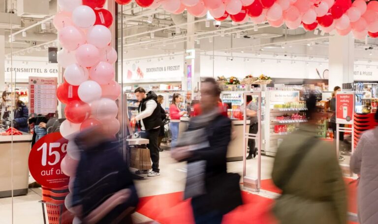 Rossmann abre su primera tienda en Madrid y reta a Mercadona y Druni