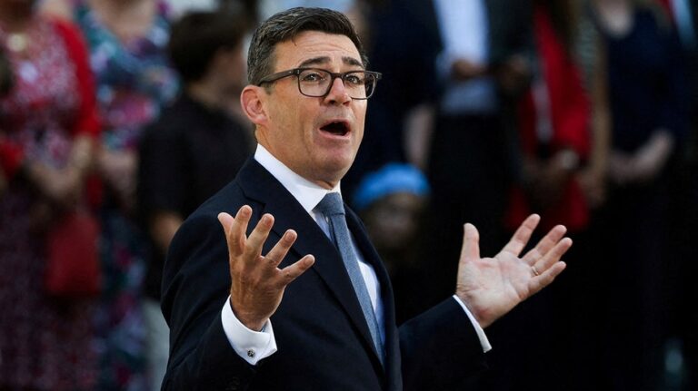 Trump y Burnham inician diálogo con promesas de apoyo y colaboración entre EE.UU. y Reino Unido
