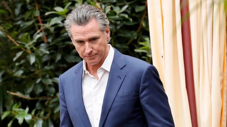 California modifica el poder del Superintendente de Educación en una controvertida reforma