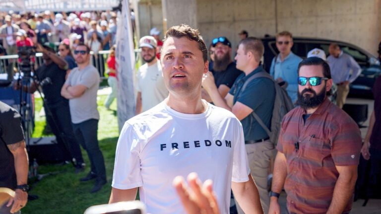 Docente de Georgia recibe cerca de 300 mil dólares por sanción tras comentarios sobre asesinato de Charlie Kirk