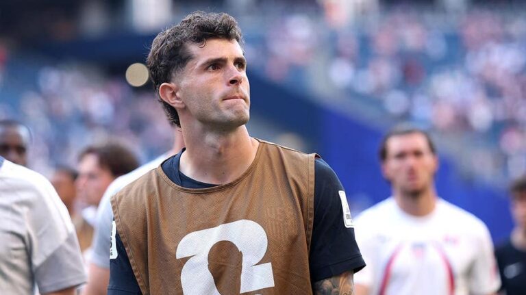 Greg Vanney critica la falta de experiencia de Estados Unidos en el Mundial y explica las dificultades de Pulisic