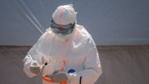 Ciudadano estadounidense da positivo por virus del Ébola mientras trabaja en Congo
