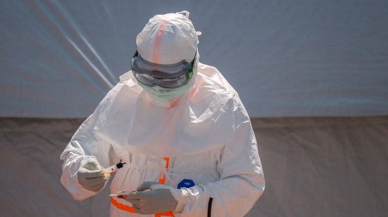 Ciudadano estadounidense da positivo por virus del Ébola mientras trabaja en Congo