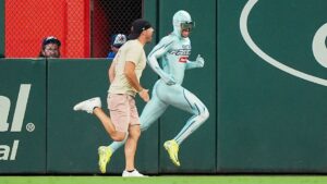 El Freeze supera con humor a fanático de los Braves tras desafío fallido en la carrera