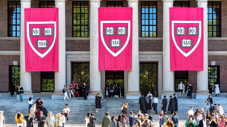 Departamento de Justicia investiga a Harvard por posibles discriminaciones en ayudas financieras a estudiantes estadounidenses