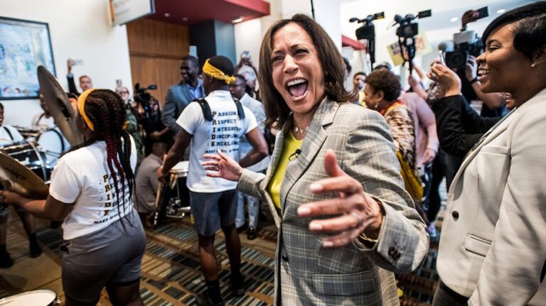Kamala Harris aparece como favorita para la candidatura demócrata en 2028, según fuentes internas
