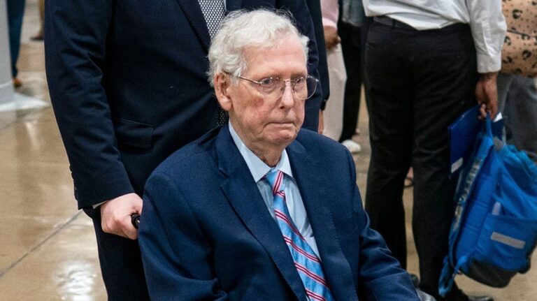 Gobernador demócrata de Kentucky exige transparencia sobre salud de Mitch McConnell