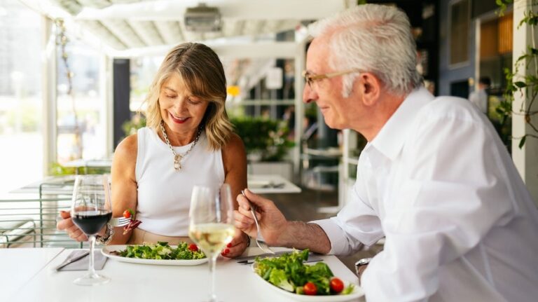 Dieta mediterránea mejora el bienestar psicológico en adultos mayores, revela estudio británico