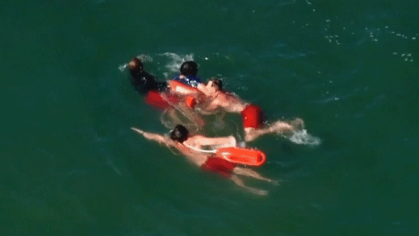 Evasión inusual termina tras 90 minutos de persecución acuática en playa de Los Ángeles