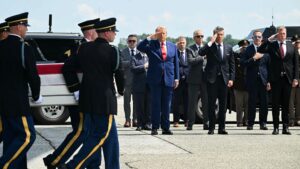Trump rinde honor a militares estadounidenses fallecidos en Jordania e Irak