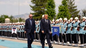 Trump aborda financiamiento y apoyo a Ucrania en último día de cumbre de la OTAN