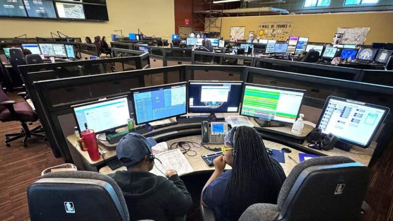 Nueva Orleans utiliza inteligencia artificial para atender llamadas repetidas de accidentes en el 911