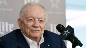 Propietario de Cowboys Jerry Jones apoya a Tony Romo tras arresto por conducción bajo influencia