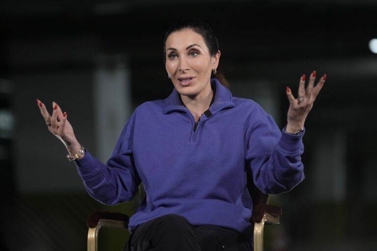 Laura Loomer cambia postura sobre la guerra en Ucrania tras viaje al país