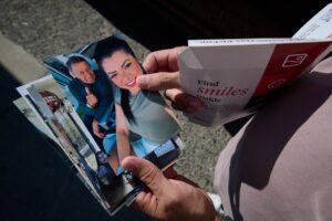Demócratas investigan deportaciones de familiares de militares en activo