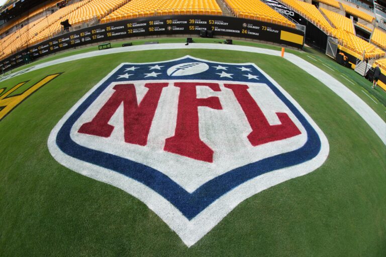 Nueva regla de la NCAA permite que jugadores de la NFL regresen al fútbol universitario