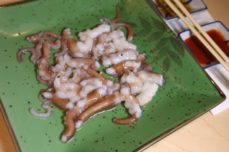 Descubre las 10 comidas más inusuales del mundo que desafían el paladar