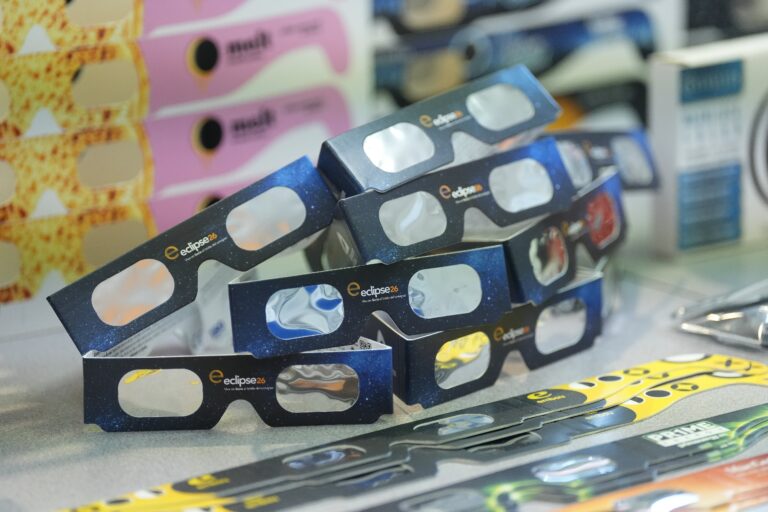 Eclipse solar total del 12 de agosto: cómo y dónde observarlo en España con seguridad