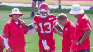 Receptor novato Cyrus Allen sufre lesión leve tras choque en práctica con los Chiefs