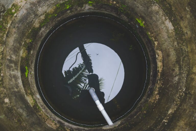 Nuevo propietario en el campo rechaza pagar agua pública tras disputa con vecino