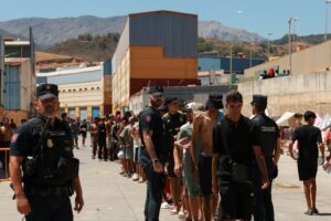 España y Marruecos refuerzan controles ante posible crisis migratoria en Ceuta el 15 de agosto
