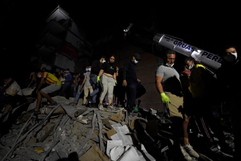 Terremoto de magnitud 7.4 en Colombia deja más de 130 muertos y daños extensos