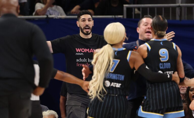 Enes Kanter Freedom expulsado en partido de WNBA tras enfrentamiento con Natasha Cloud