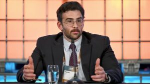 Hasan Piker: la controversia y estrategia demócrata para atraer a jóvenes hombres