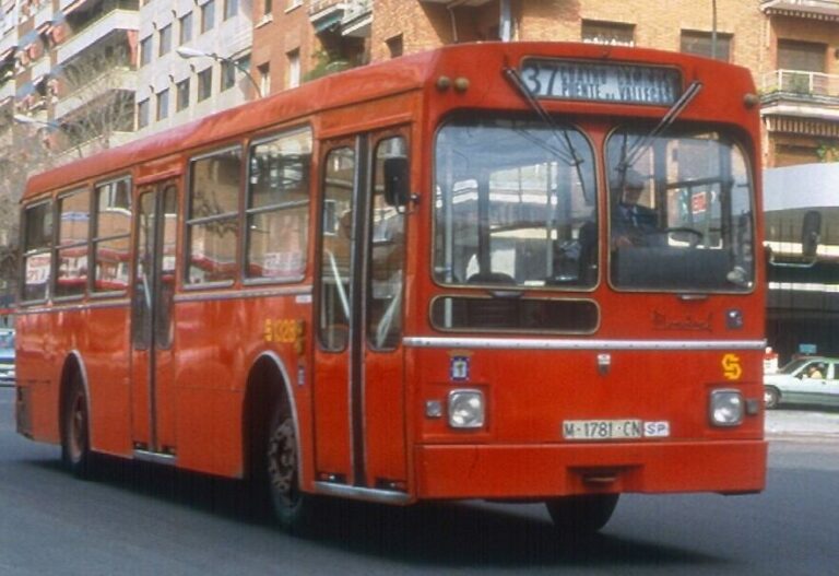 EMT Madrid preserva su historia con una colección de autobuses icónicos desde 1947